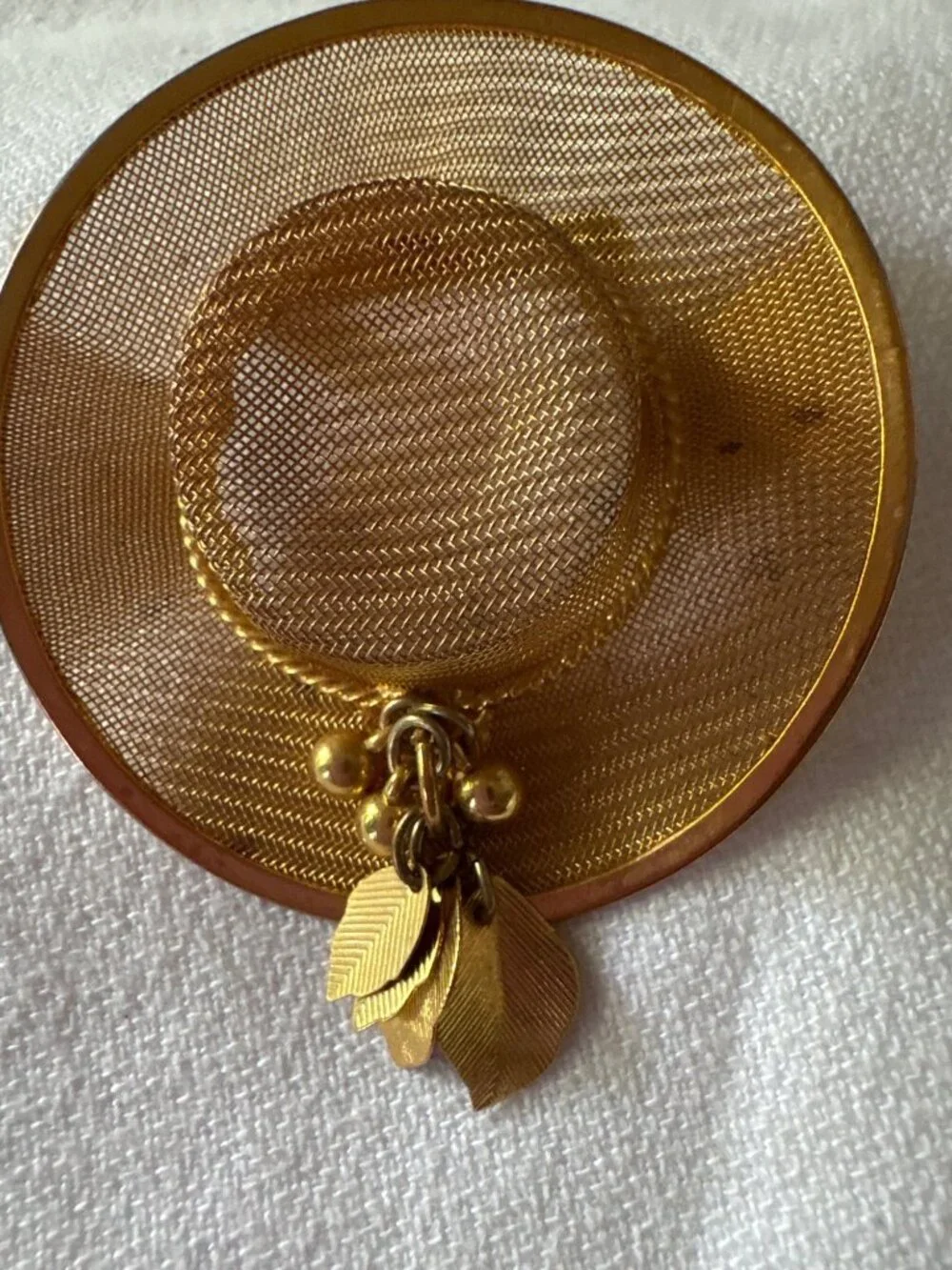 Vintage 80's Gold-Tone Mesh Hat Brooch With Dangling Leaf Charms